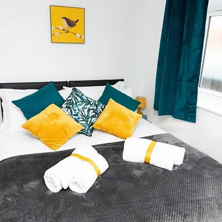 Kelston View By Cliftonvalley Holiday home Bristol