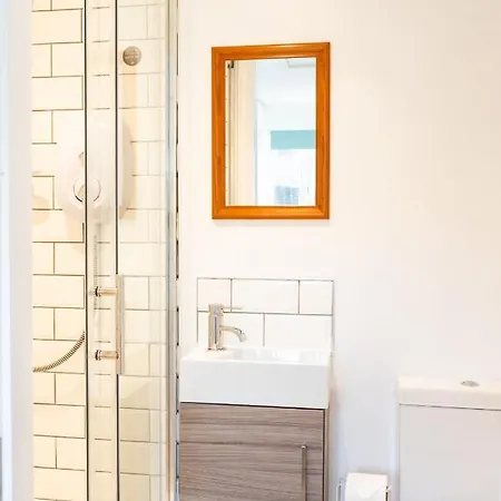 Kelston View By Cliftonvalley Holiday home Bristol