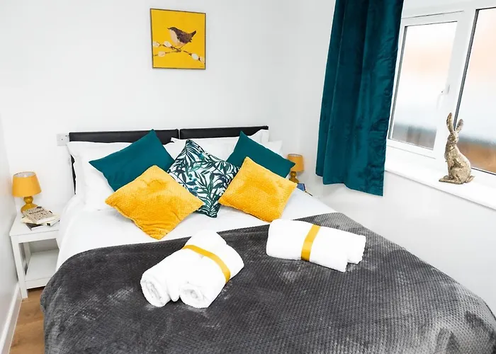 Kelston View By Cliftonvalley Holiday home Bristol